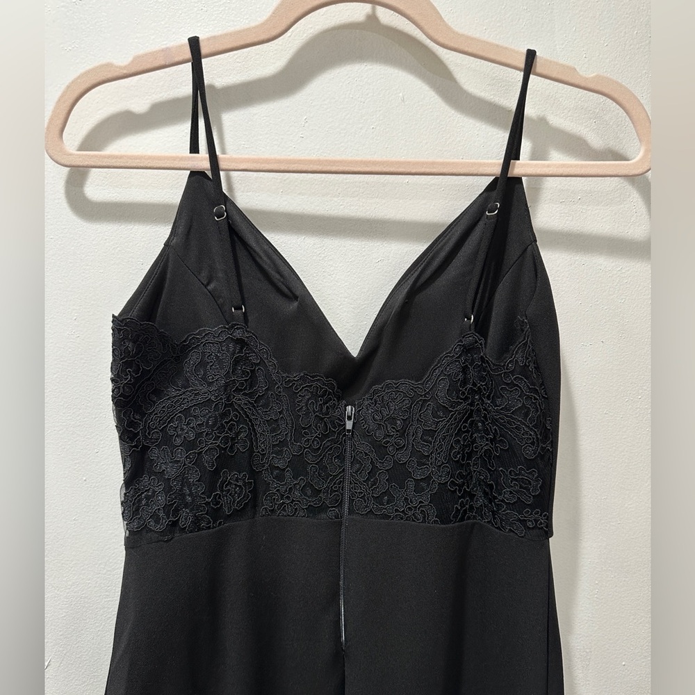 NWT 🆕 Windsor Black Lace Spaghetti Strap Formal Dress
